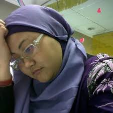 Elisa Devita Sari (@SariThoni)