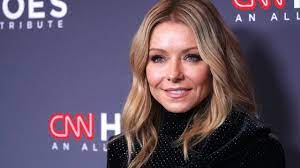 And she always looks fabulous doing it. Kelly Ripa Cut Her Own Hair With Kitchen Scissors Allure
