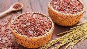 Beras perang membantu menstabilkan paras gula darah, ini menjadi sumber makanan yang baik untuk pengidap diabetes. 7 Manfaat Beras Merah Jaga Kesehatan Jantung Hingga Tulang