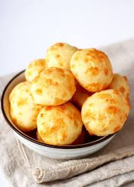 Pao De Queijo Brasilianische Kaseballchen Taste Of Travel Rezept Rezepte Brasilianisches Essen Kochen Und Backen Rezepte