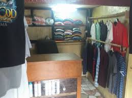 Une Petit Magasin De Pret A Porter En Palette Home Decor Decor Home