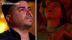 Canta Conmigo Ahora: un participante se quebró al ver en la tribuna a su  hija, quien casi muere al nacer