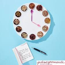 Horloge En Chocolat Mendiants En Chocolat Chocolats Et Fruits Secs Fabrication Artisanale Boutique De Chocolat Chocolat Artisanal Chocolat