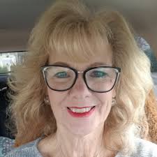 Joni Moss's Instagram, Twitter & Facebook