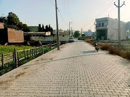 I need a house.. Preferably in Huda Sectors. Budget upto 85 Lacs. DM if  something is available.