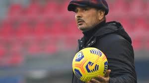 Takehiro tomiyasu (bologna) remate con la derecha desde el lado derecho del interior del área por bajo, junto al palo izquierdo. Bologna Atalanta Mihajlovic About Saputo And Vignato Ruetir