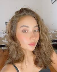 Nathalie holscher menangis hingga sesenggukan saat memeriksakan diri dan mengetahui tengah hamil. Pernah Di Hati Sule 10 Adu Pesona Nathalie Holscher Dan Naomi Zaskia