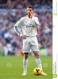 Feb 05, 2012 · his full name is cristiano ronaldo dos santos aveiro. Cristiano Ronaldo Von Real Madrid Flustert Strategie Vor Freistoss Redaktionelles Stockfoto Bild Von Geblase Ubereinstimmung 40291548