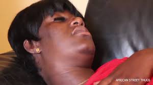 rencontre électrique entre un agent de société délectricité et la femme de  ménage qui se sert de son cul par la corruption pour éviter la coupure  dénergie. entre le sex et la