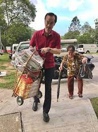 Koh poh koon says patient reclassification 'not necessarily a bad thing' подробнее. Dr Koh Poh Koon S Social Media Fiasco Picture Of Him Carrying 32kg Worth Of Newspapers The Online Citizen Asia