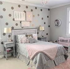 Teen bedroom decor for teenage girls are a little different than teen boys as girls want their bedrooms to look more friendlier and feminine. 17 Cheap Ways To Decorate A Teenage Girl S Bedroom Decor Home Ideas