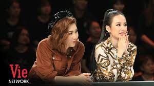 Bà mẹ nhí liên tục khiến khán giả bất ngờ vì đưa ra những đáp án thông minh, nhanh chóng.mới đây, angela phương trinh, stremmer pew pew, thúy ngân đã quay trở lại chương trình nhanh như chớp. Angela PhÆ°Æ¡ng Trinh Kháº³ng Ä'á»‹nh Chan Dai NhÆ°ng Nao Khong Pháº³ng Vietalents Official Vie Shows