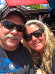 Looks like Anna's boyfriend, Mr. Man has some fans🤣 Thanks to this group  of ladies for listening to the show!🩷 They ran into Mr. Man while they  were at work and asked