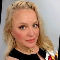 Roxanne Rogers's Instagram, Twitter & Facebook