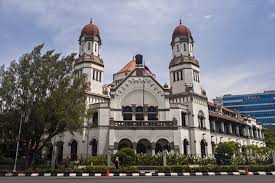 Lawang sewu adalah salah satu obyek wisata sejarah di semarang, khususnya mengenai sejarah perkeretaapian di indonesia. 7 Tempat Untuk Berwisata Budaya Yang Seru Di Kota Semarang Tiket Com