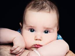 Ovo je 40 NAJPOPULARNIJIH IMENA na svetu za dečake i devojčice, a čak 10 sa  liste roditelji u SRBIJI sve češće daju svojim bebama!