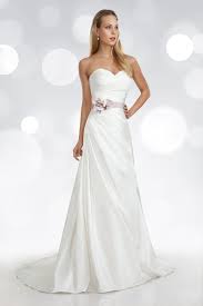 272.55 € 95.39 € 70 abito da sposa tradizionale con piega a chiesa decorato favola. Abiti Da Sposa Semplici Scivolati Marialuisa Benetti Sposa Veneto