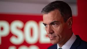 Cinco exministros del PSOE y un centenar de figuras de izquierda exigen  elecciones a Sánchez en un demoledor manifiesto