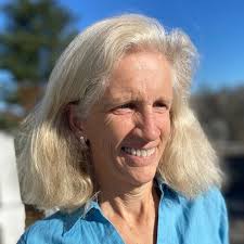 Nancy Macphee's Instagram, Twitter & Facebook