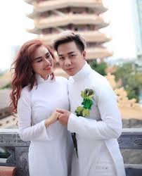 Năm 2001, quách tấn du cùng 2 thành viên khác lập ra nhóm nhạc d&d, nhóm đã tạo được những thành công nhất định với những ca khúc rất ăn khách thời điểm lúc. Quach Tuáº¥n Du Khoe Loáº¡t áº£nh CÆ°á»›i Ä'áº§u Tien Vá»›i Báº¡n Gai Doanh Nhan