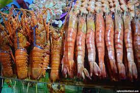 Selain dari bermain bersama arnab, anda juga boleh memberi makan pada arnab yang jinak ini. Tempat Makan Yang Saya Kunjungi Semasa Bercuti Di Kundasang Dan Kota Kinabalu Xplorasi Destinasi