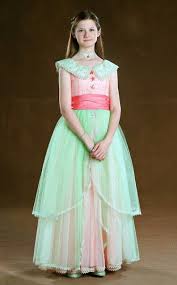 Ginny Weasley In Her Yule Ball Dress Ginny Weasley Idee Cosplay Immagini Di Harry Potter