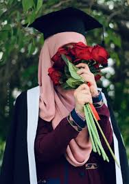 pin by syuhadah zahib on kalbi ahsen graduation girl graduation picture poses girl graduation pictures