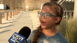 Georgia: 8-year-old girl organizes beach clean up
