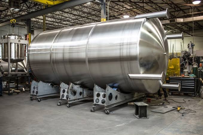 Bồn inox đứng và bồn inox nằm ngang: Đặc điểm và ứng dụng