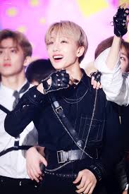 He Slipped Twice He Hurt His Shoulder Badly He Hit His Head He Was Limping After The Show And You See This He Still Smiled Because Nct Entertainment Suami