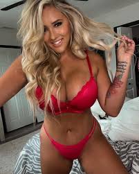 Sara Blake Cheek - Free sexy pics, galleries & more at Babepedia