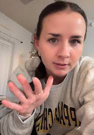 You mean to tell me every couple isnt splitting the rent????? #morgtage  #rent #cantpaytherent #singleteacher #broketeacher