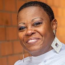 Lynette Rowan's Instagram, Twitter & Facebook