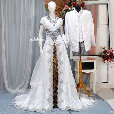 Artinya, sang pengantin pria wajib melafalkan kalimat ijab kabul secara. Mewah Murah Banget Sepasang Kebaya Pengantin Ekor Satin Modern Kebaya Pernikahan Akad Resepsi Mewah Shopee Indonesia