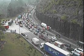 More than 800km north south highway or plus (projek leburaya utara selatan) which link from bukit kayu hitam in kedah state (border point of malaysia & thailand) to johor bahru (gateway point to singapore). Massive Traffic Jam After Cement Lorry Crashes At North South Expressway Near Menora Tunnel