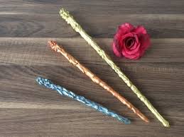 Ollivander in der winkelgasse für sieben galleonen. Diy Halloween Zauberstab Basteln Zauberstabe Mit Kindern Herstellen Youtube