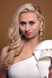 Grace Holley's Instagram, Twitter & Facebook