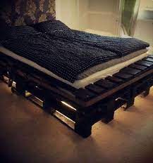 Desain pot kayu ini sejatinya adalah skin atau kulit dari pot tanaman sebenarnya, pot tanaman plastik yang berkesan kaku dan tangga cantik dari kayu peti kemas bekas. 15 Ide Kreatif Tempat Tidur Dengan Pallet Vol 1 Kusukatidur Kusukatidur