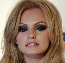 Saxobeat, which was written and produced by marcel prodan and andrei nemirschi.they had previously discovered stan at a karaoke bar in 2009 and signed her to their label, maan records. Alexandra Stan Wirft Manager Brutale Schlage Vor Welt