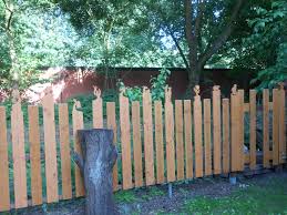 Der Zaun Mit Den Sussen Zaunhockern Ist Fertig Die Arbeit Hat Sich Gelohnt Er Ist Grossartig Geworden Pflanzenschilder Garten Ideen Pflanzen