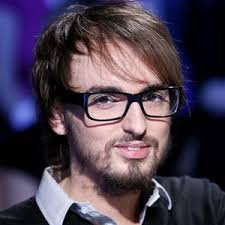 Christophe Willem News Pictures Videos And More Mediamass Vient de sortir son 3e album, le tres punchy prismophonic realise par steeve anderson (kylie minogue, britney spears.) et dont la majorite des textes est signee zaho. christophe willem news pictures