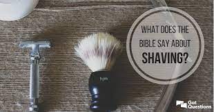 This corresponds to the corinthian tradition of men not wearing a head covering during worship. What Does The Bible Say About Shaving Gotquestions Org