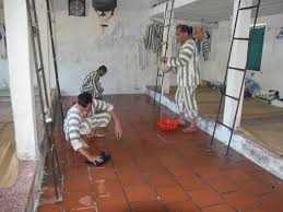 Trong số này có 44 cán. Chá»'ng Náº¯ng Nong Cung Cac Pháº¡m Nhan Táº¡i Tráº¡i Giam Sá»' 2