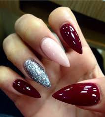 Uñas decoradas en rojo color del amor y la pasion con purpurina plata. 1001 Ideas De Unas De Gel Pros Y Contras De Su Uso