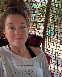 Dehadrun Part 2. 🔆 Relaxing 📿 Epic Buddha Statue & Monastery ☠️ High  Voltage 🐿️ Indian Palm Squirrel 🛺 Sightseeing ❤️ Missing home 📸 Selfies  with @katefreyja 🚌 11hr night bus to Dharamsala