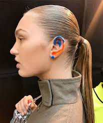 The Best Hair And Makeup Trends From The Spring 2019 Fashion Shows Fashion Show Makeup Vogue Makeup Makeup Trends