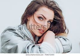 19 mila immagini, foto stock e illustrazioni esenti da diritti d'autore a  tema Makeup diva