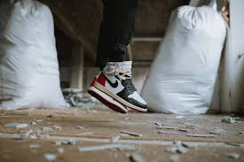 Nike men's jordan hydro v retro 555501 101 white fire red black sandal. Air Jordan X Union La Varsity Red Release Information Solebox Blog