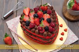 Si fa ad occhi chiusi ed è un vero piacere assaporarla. Torta Red Velvet A Cuore Con Crema Al Mascarpone E Nutella