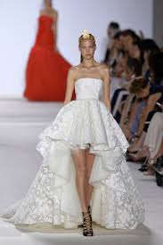 Una misteriosa assenza, quella di alessia marcuzzi al matrimonio dell'amica elisabetta canalis, che non si il dubbio si è avvalorato dopo la diffusione di alcune immagini della marcuzzi con francesco. Marcuzzi L Abito Da Sposa E Del Grande Stilista Giambattista Valli